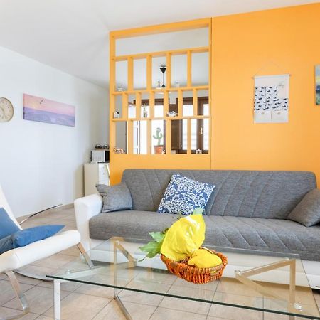 Lecce Colorful Flat With Terrace & Parking Appartement Buitenkant foto