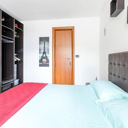 Lecce Colorful Flat With Terrace & Parking Appartement Buitenkant foto