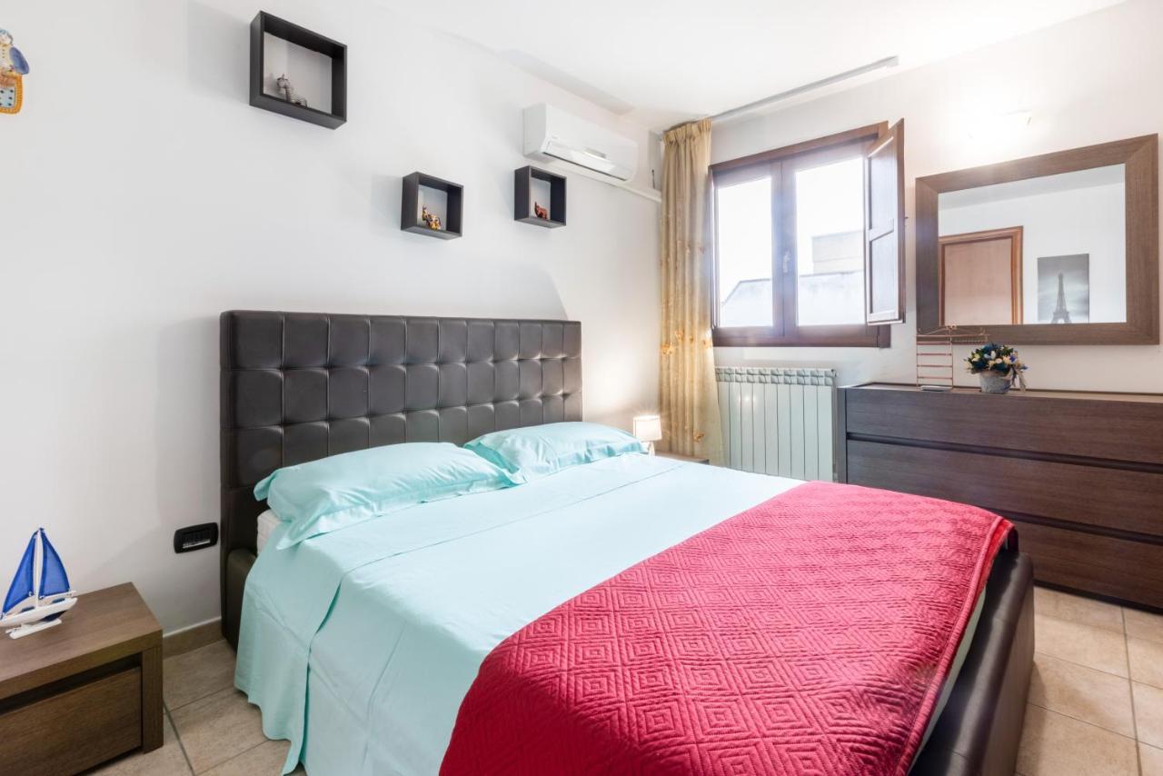 Lecce Colorful Flat With Terrace & Parking Appartement Buitenkant foto