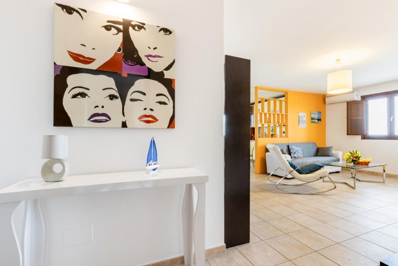 Lecce Colorful Flat With Terrace & Parking Appartement Buitenkant foto