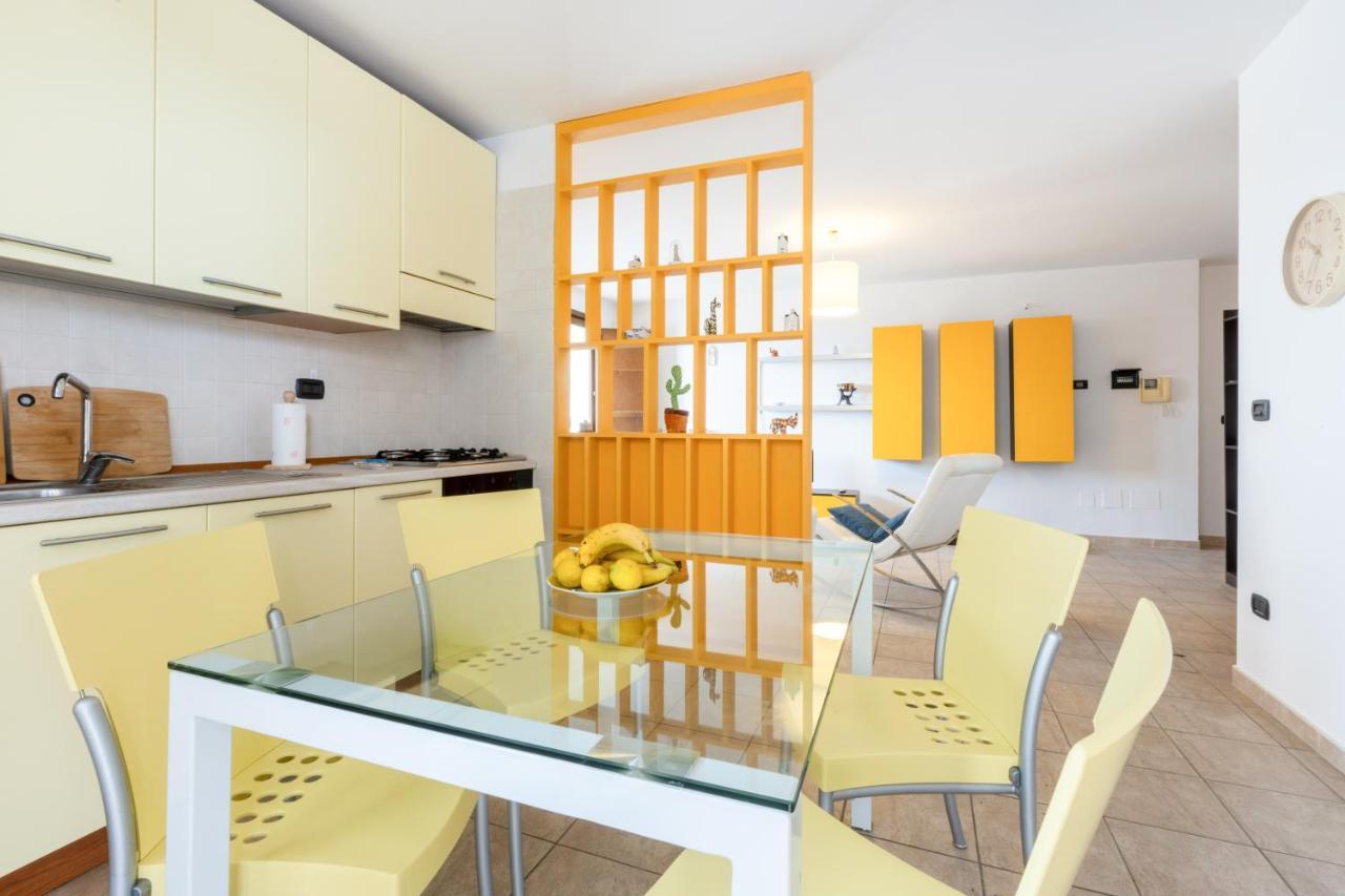 Lecce Colorful Flat With Terrace & Parking Appartement Buitenkant foto