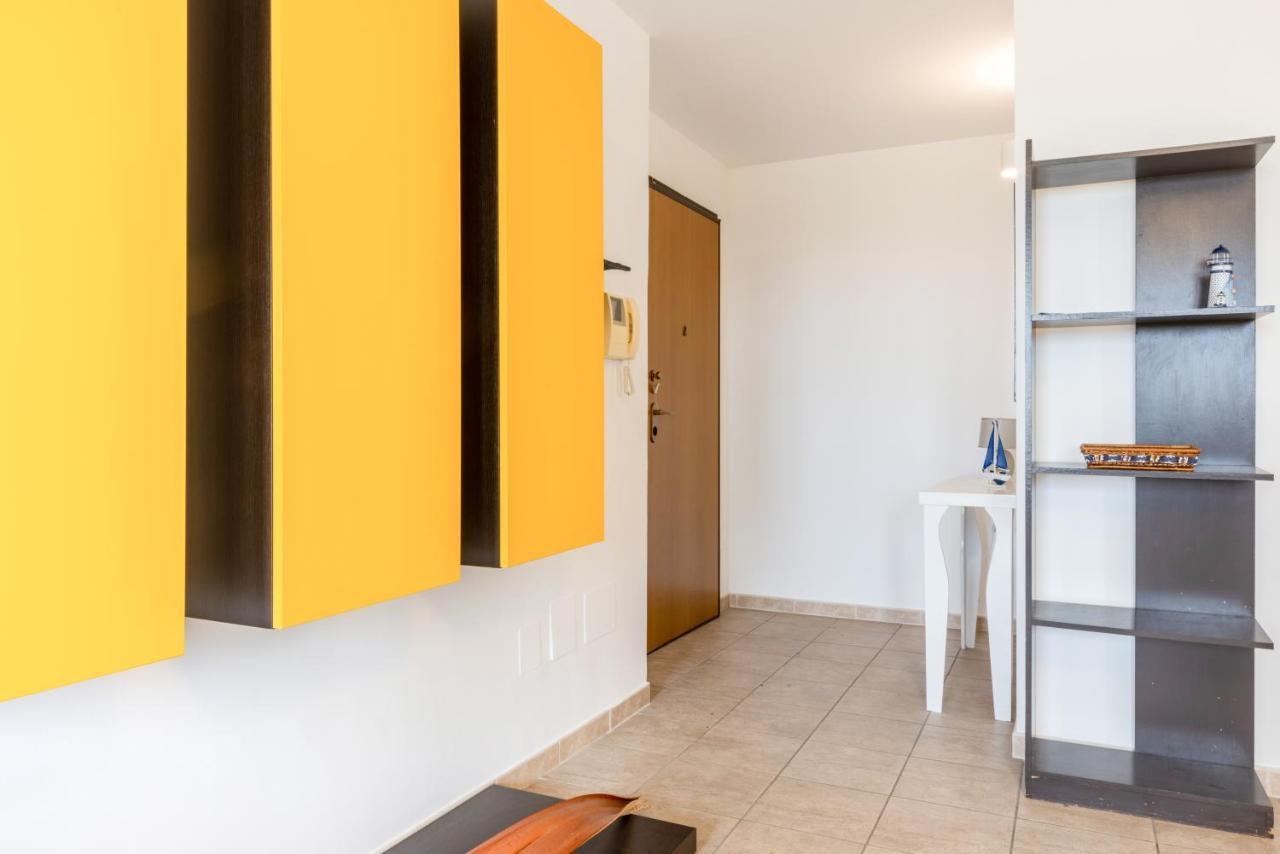 Lecce Colorful Flat With Terrace & Parking Appartement Buitenkant foto