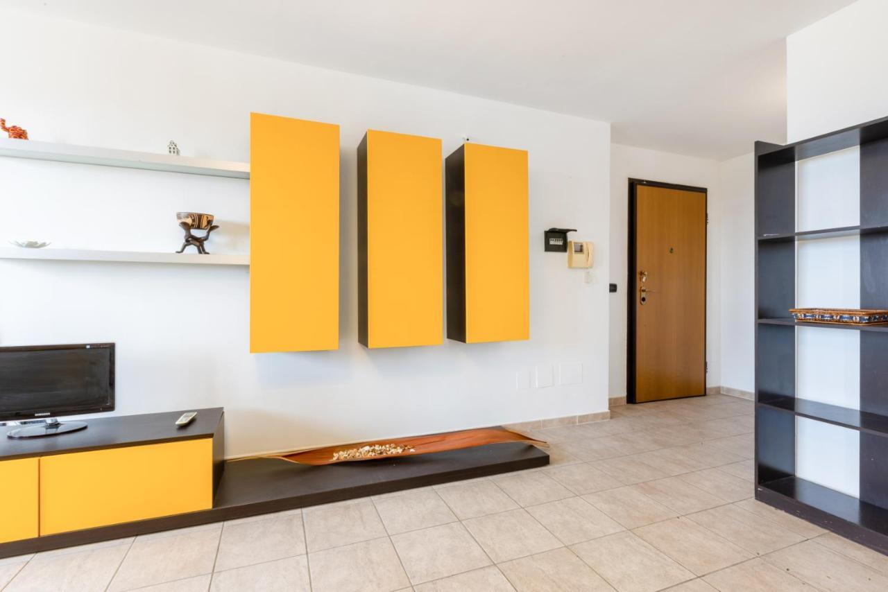 Lecce Colorful Flat With Terrace & Parking Appartement Buitenkant foto