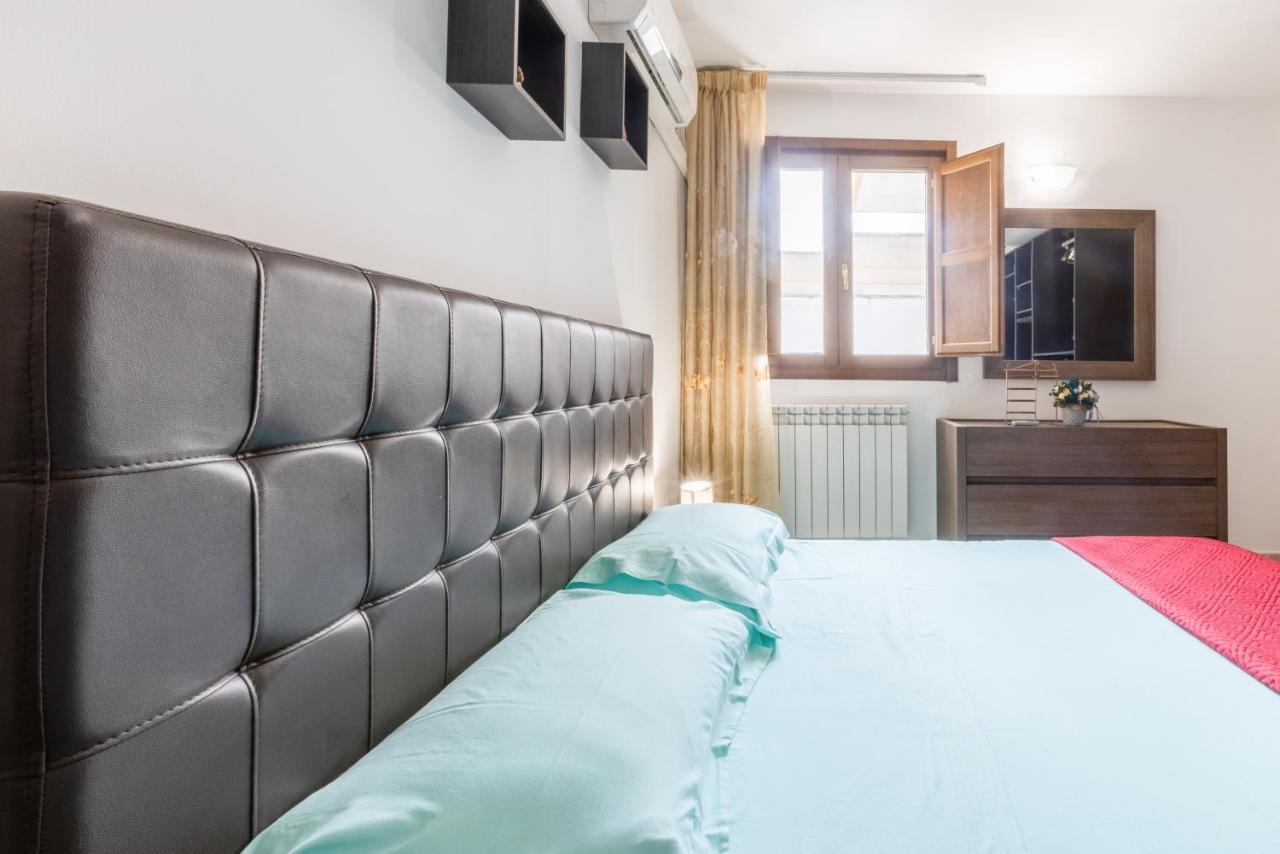 Lecce Colorful Flat With Terrace & Parking Appartement Buitenkant foto