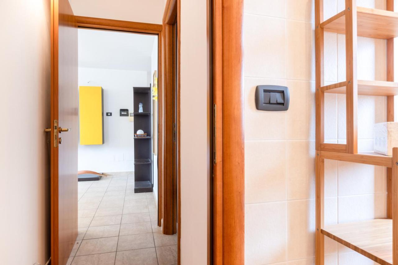 Lecce Colorful Flat With Terrace & Parking Appartement Buitenkant foto